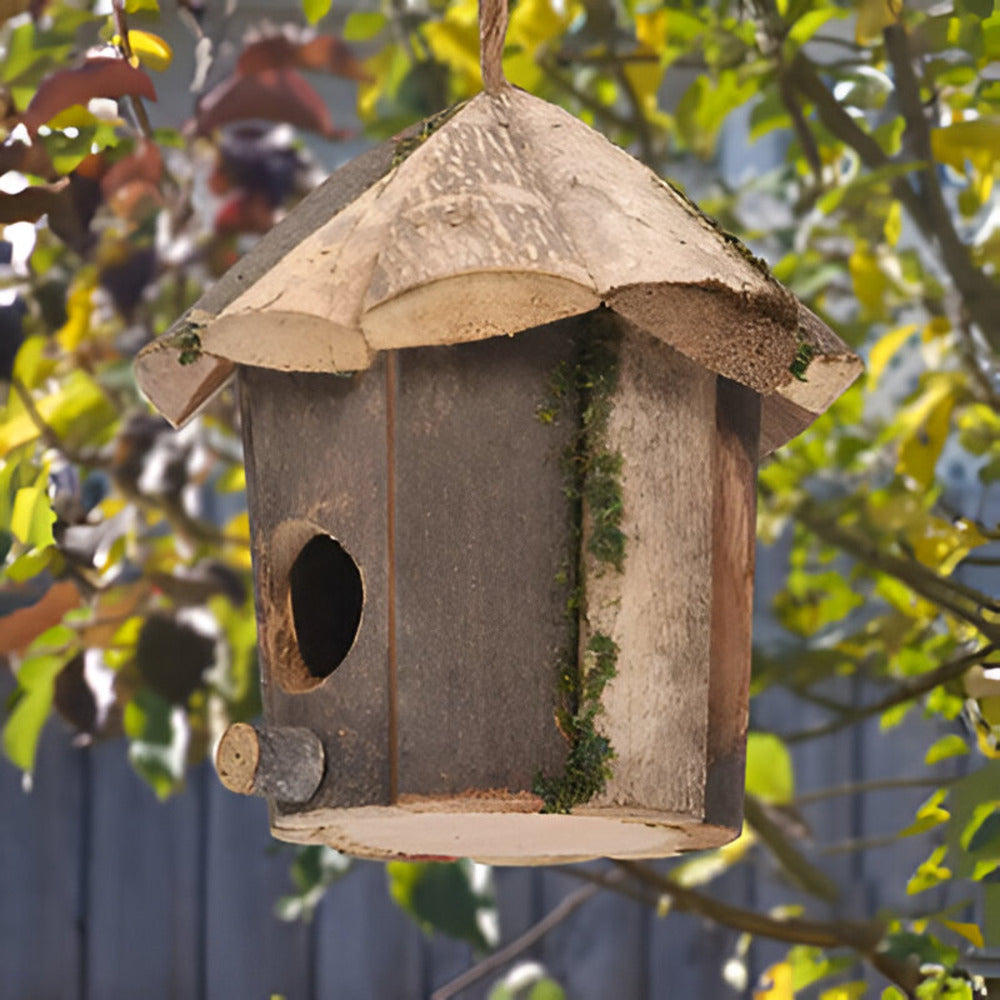 Casa rústica de madera para colibríes