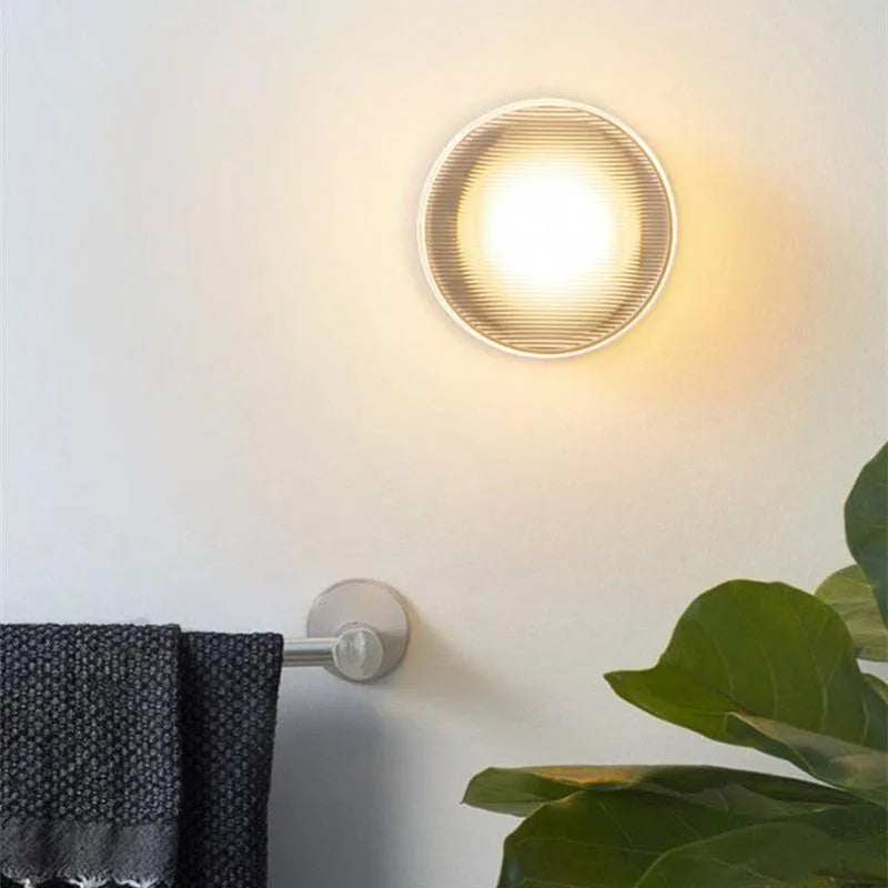 Veluna | Modern Wall Sconce Light with Black and Gold Design 1