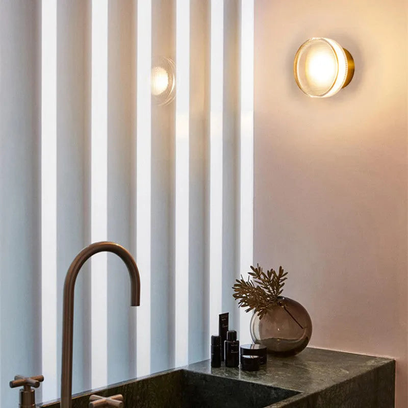 Veluna | Modern Wall Sconce Light with Black and Gold Design 3