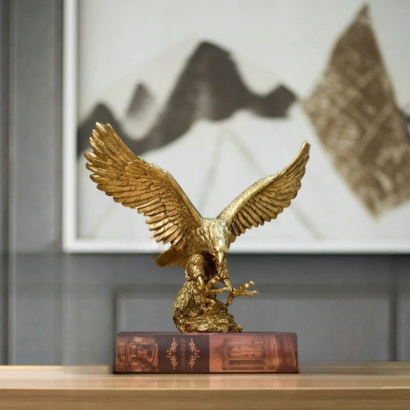 Goldadler Statue Majestätische Adler Skulptur