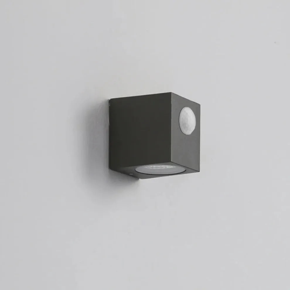 Avariel | Modern Outdoor Wall Sconce