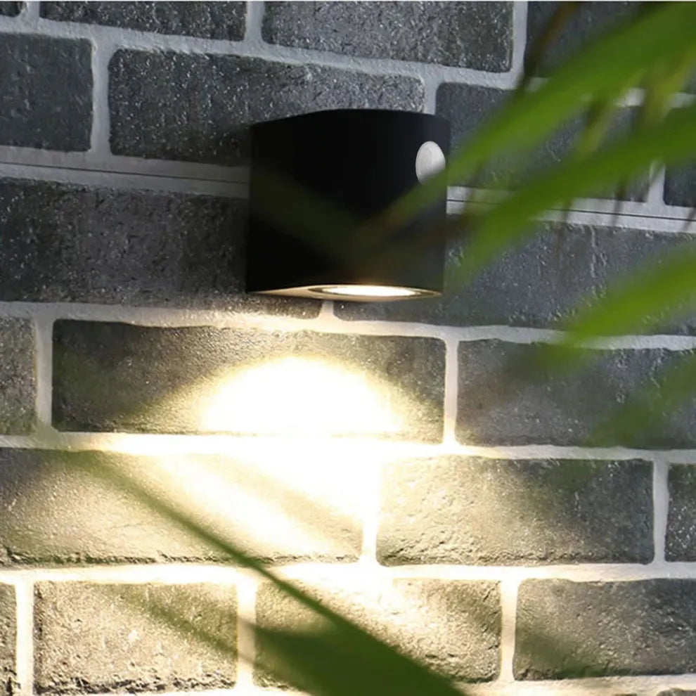 Avariel | Modern Outdoor Wall Sconce