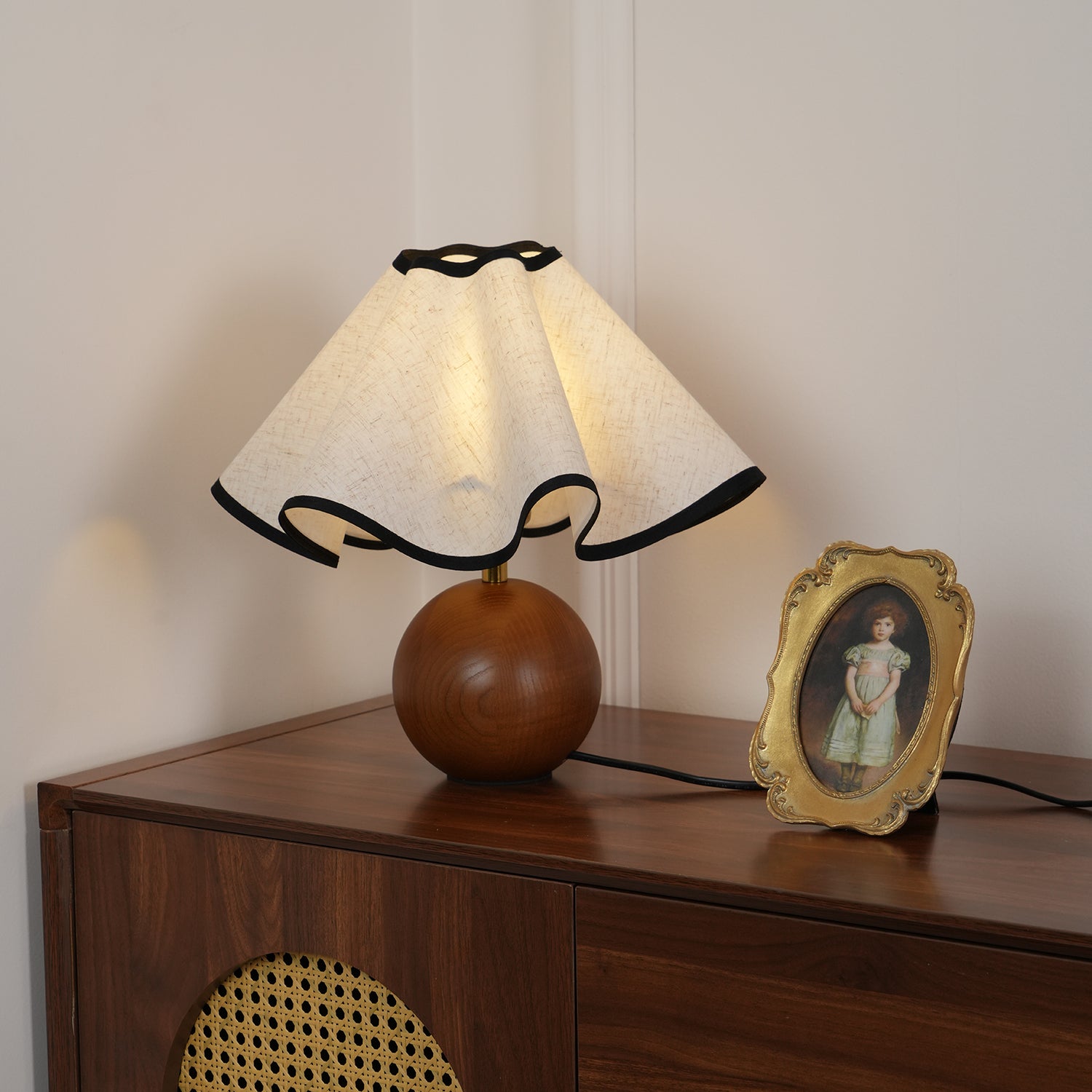 AstraBeam | Lámpara de mesa moderna