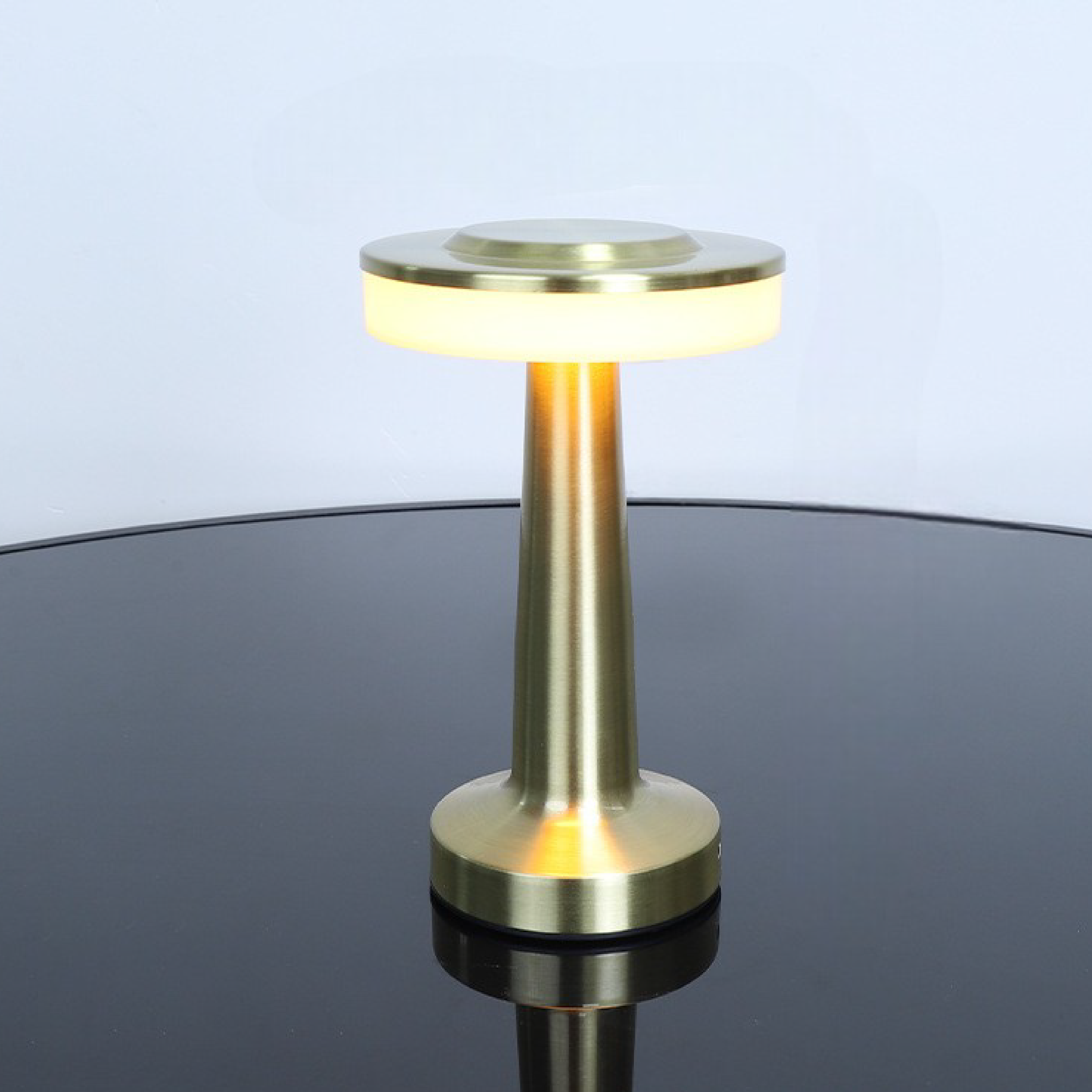 Birella | Lampe de table moderne en métal