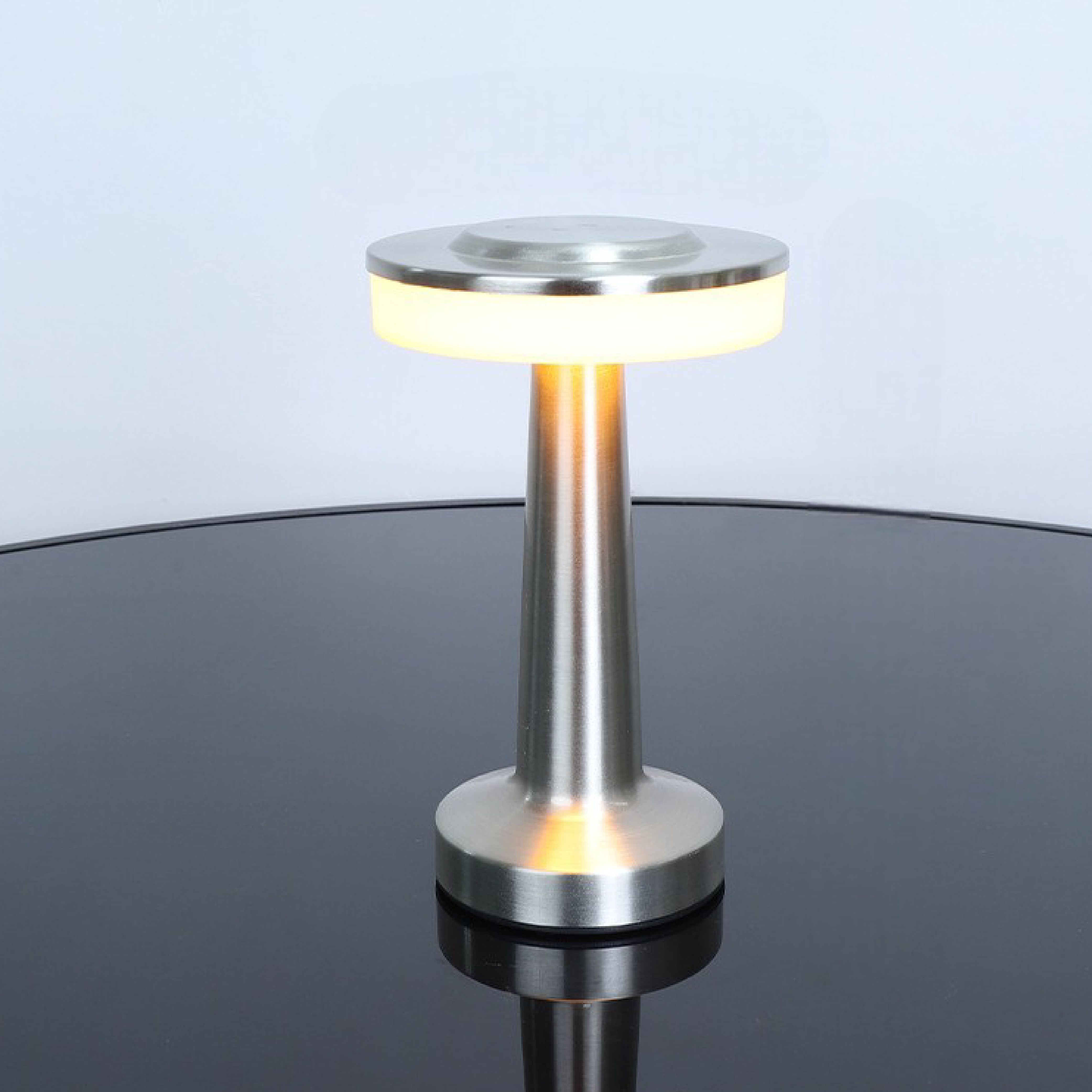 Birella | Lampe de table moderne en métal