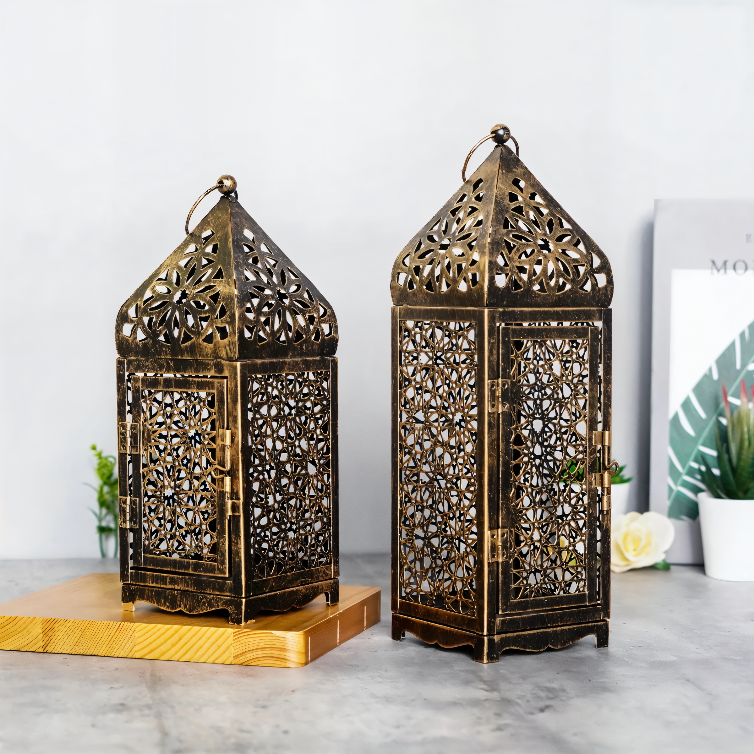 Portacandele decorativo in ferro con motivo arabescato