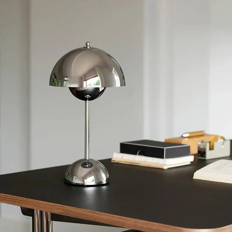 Elegante wiederaufladbare Tischlampe mit dimmbarem Licht