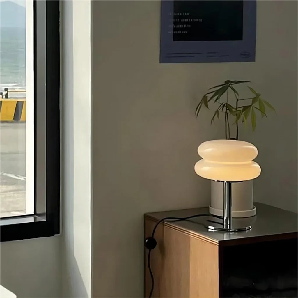 Finn | Glas-Tischlampe für Schlafzimmer und Wohnzimmer