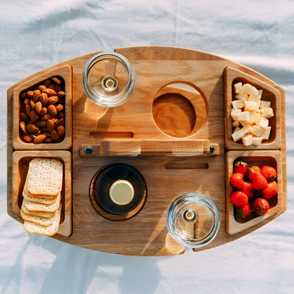 Klappbarer Holztisch für Picknick mit Weinhalter