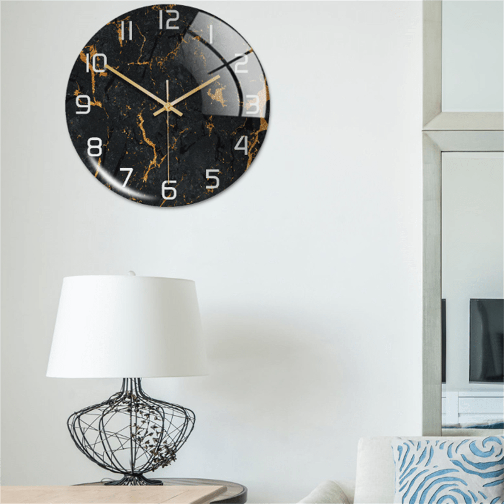 LED-Wanduhr mit Marmorbasis