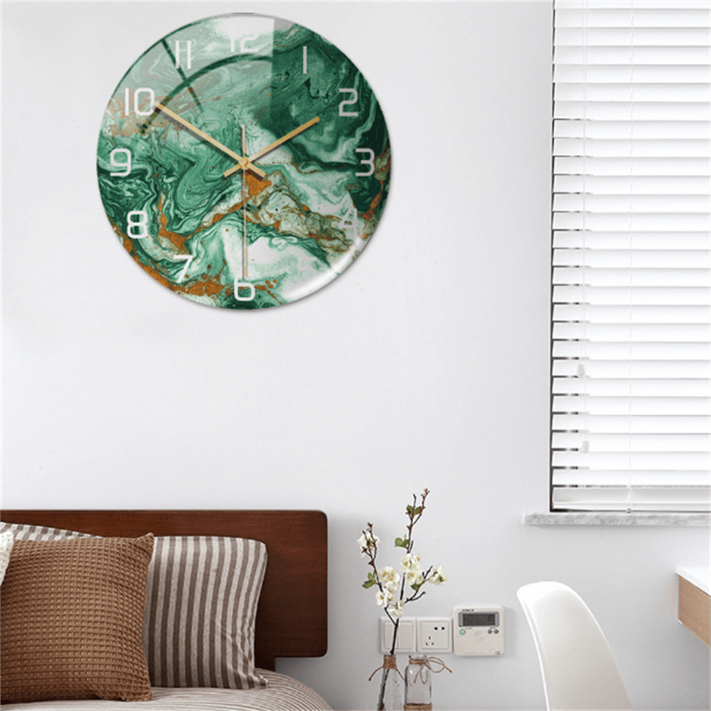 LED-Wanduhr mit Marmorbasis