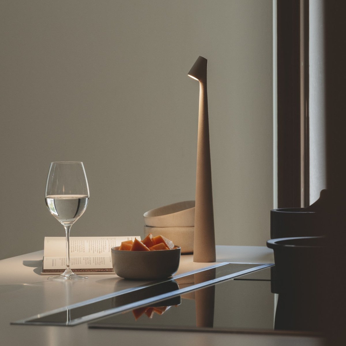 Luminara | Lámpara de mesa minimalista