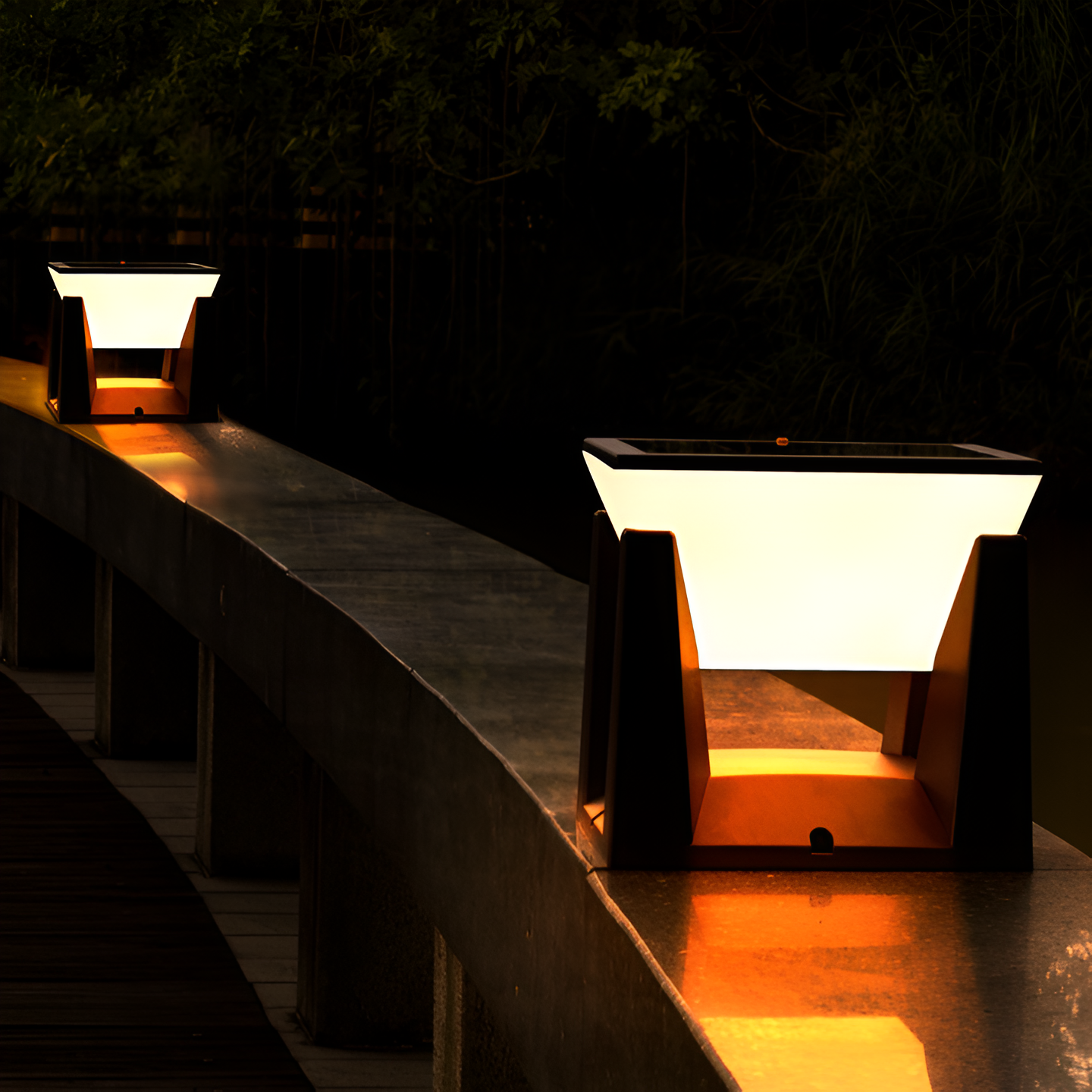 Lámpara Solar de Jardín Cuadrada Moderna Negra