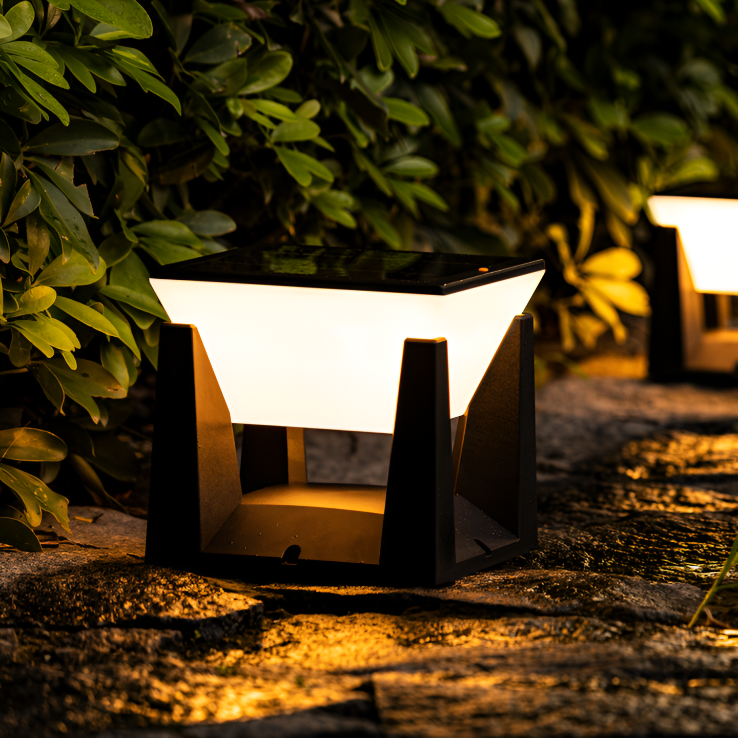 Lámpara Solar de Jardín Cuadrada Moderna Negra