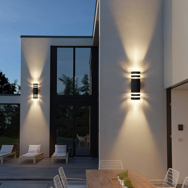Lámpara de pared exterior moderna de doble cabezal para uso exterior - Iluminación hacia arriba y hacia abajo