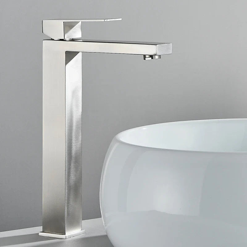 Grifo de baño moderno de acero inoxidable