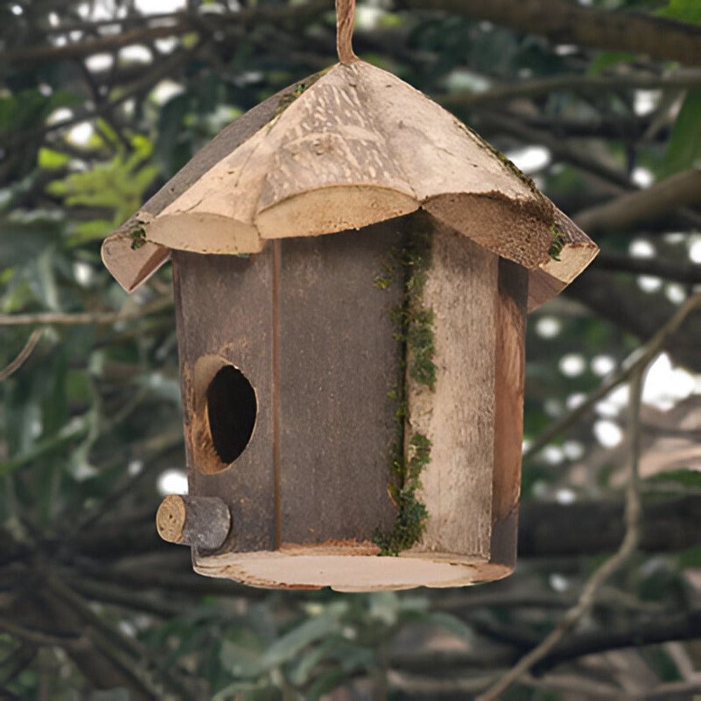 Casa rústica de madera para colibríes