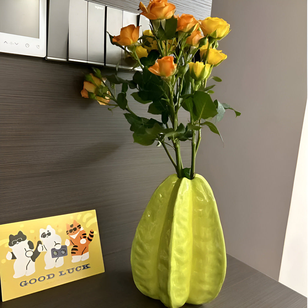 Unieke stervruchtvormige keramische vaas