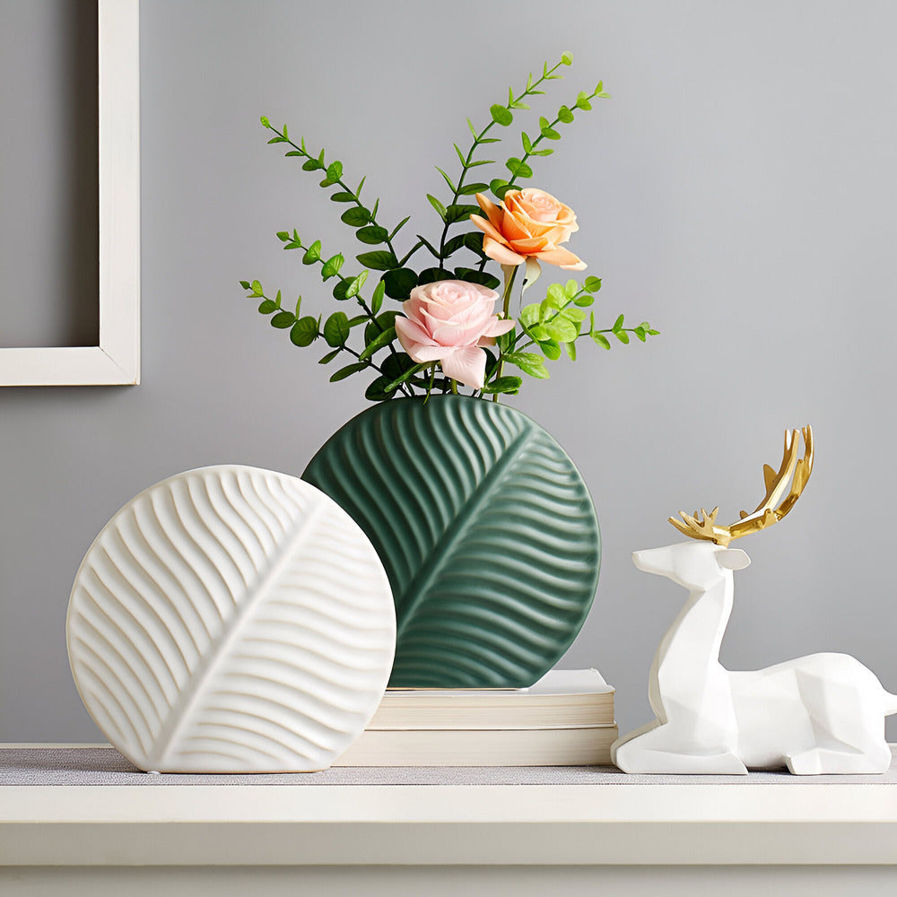 White Ceramic Vase for Elegant Floral Arrangements